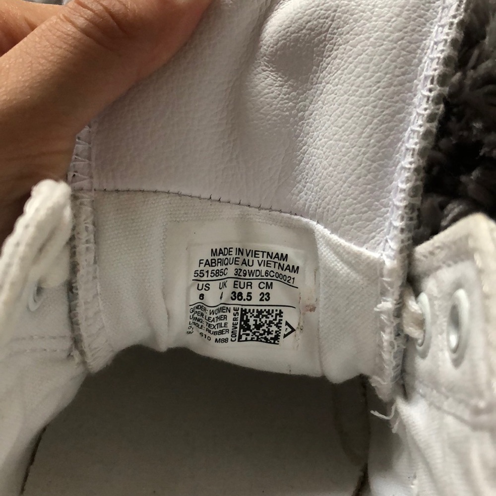 Converse - Picture 2 of 3